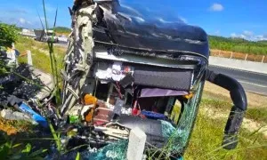 Ôtô khách tông xe tải, đóng lối vào cao tốc Dầu Giây - Phan Thiết